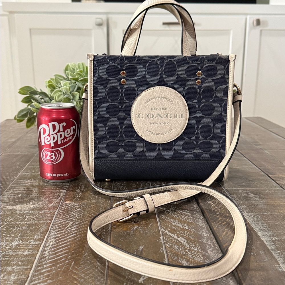 Coach Dempsey 22 Denim Signature Tote + Rare Starfish & Silver Charms - Picture 3 of 16